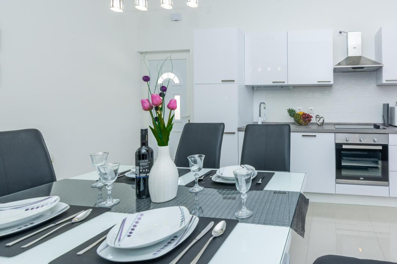 Apartments Marko Sukošan Buitenkant foto